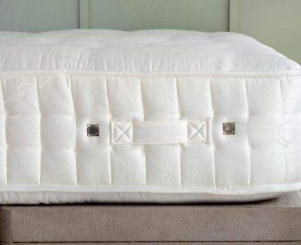 Wool 2000 Pocket Spring Emperor Mattress close up