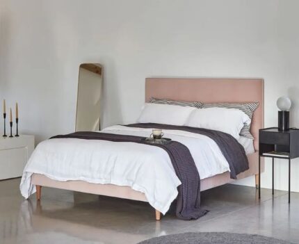 Yarnmouth Emperor Bed v1